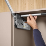 Aventos HL Top, siłownik z podnośnikiem i relingiem